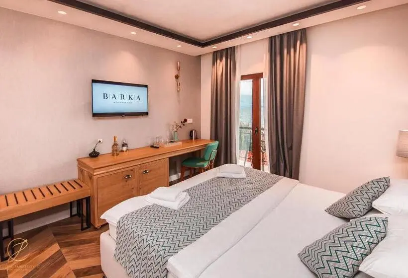 اتاق لوکس با بالکن و چشم‌انداز دریا, Barka B N B   Elegant Seaview Rooms