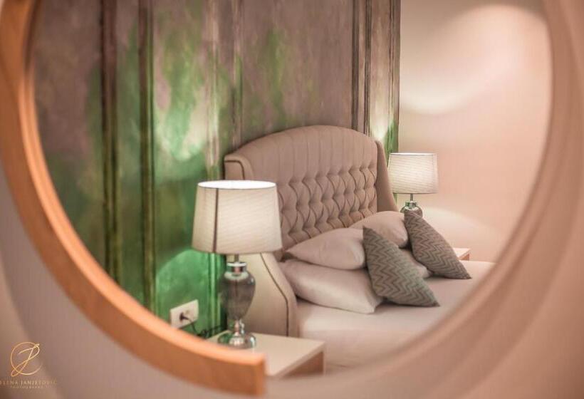 اتاق لوکس با بالکن و چشمانداز دریا, Barka B N B Elegant Seaview Rooms