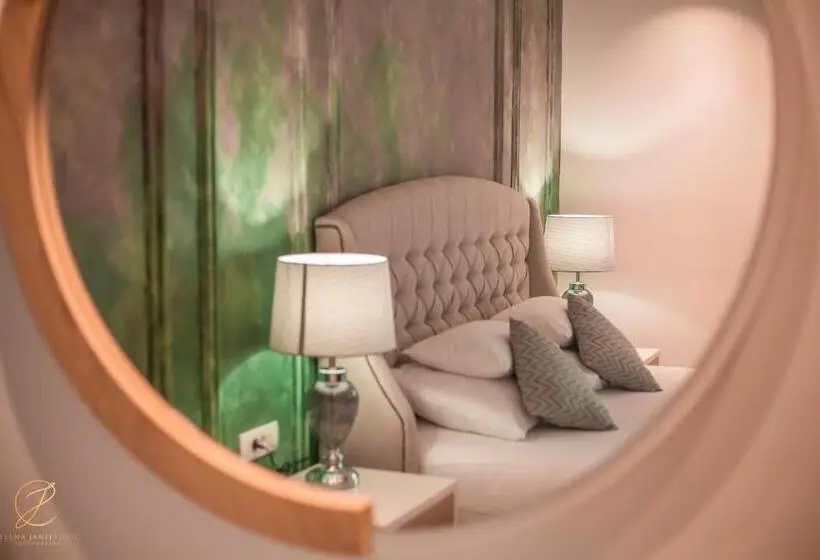 اتاق لوکس با بالکن و چشم‌انداز دریا, Barka B N B   Elegant Seaview Rooms