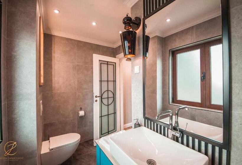 اتاق لوکس با بالکن و چشمانداز دریا, Barka B N B Elegant Seaview Rooms