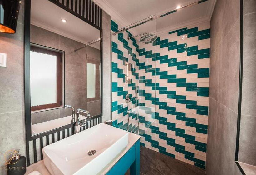 اتاق لوکس با بالکن و چشمانداز دریا, Barka B N B Elegant Seaview Rooms