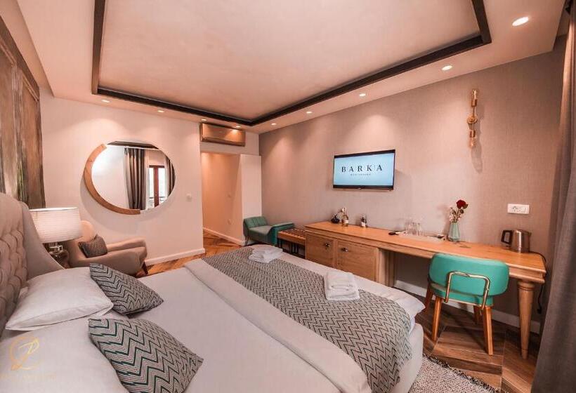 اتاق لوکس با بالکن و چشمانداز دریا, Barka B N B Elegant Seaview Rooms