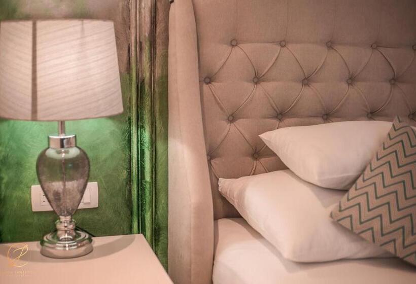 اتاق لوکس با بالکن و چشمانداز دریا, Barka B N B Elegant Seaview Rooms