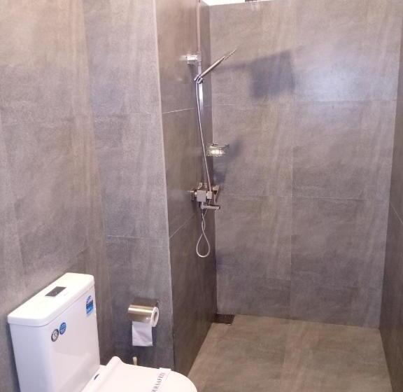 חדר דלוקס, Heart Of Ella