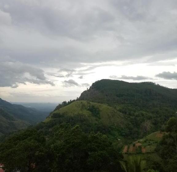 חדר דלוקס, Heart Of Ella