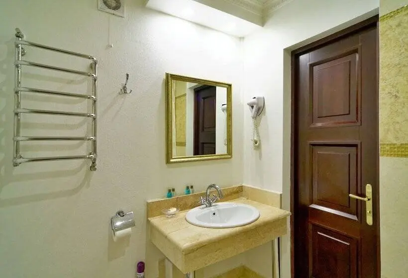 سوییت خانوادگی, Victor Hotel Resort & Spa