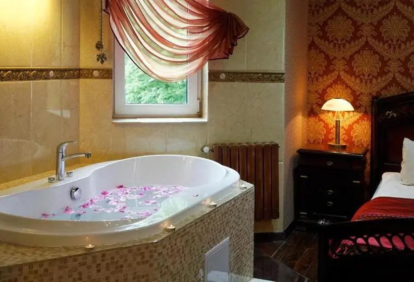 سوئیت با وان آب گرم, Victor Hotel Resort & Spa