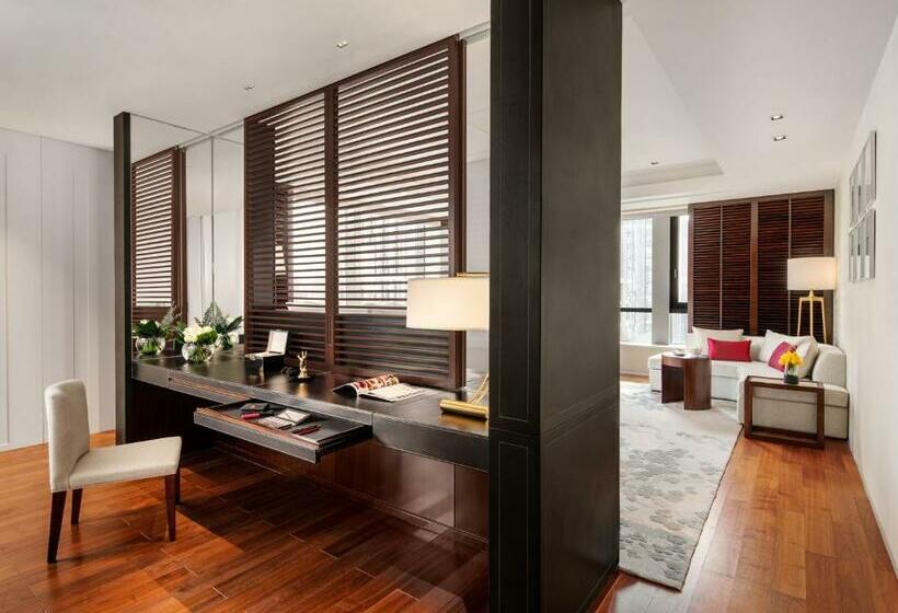 带大床的套房, Fairmont Wuhan