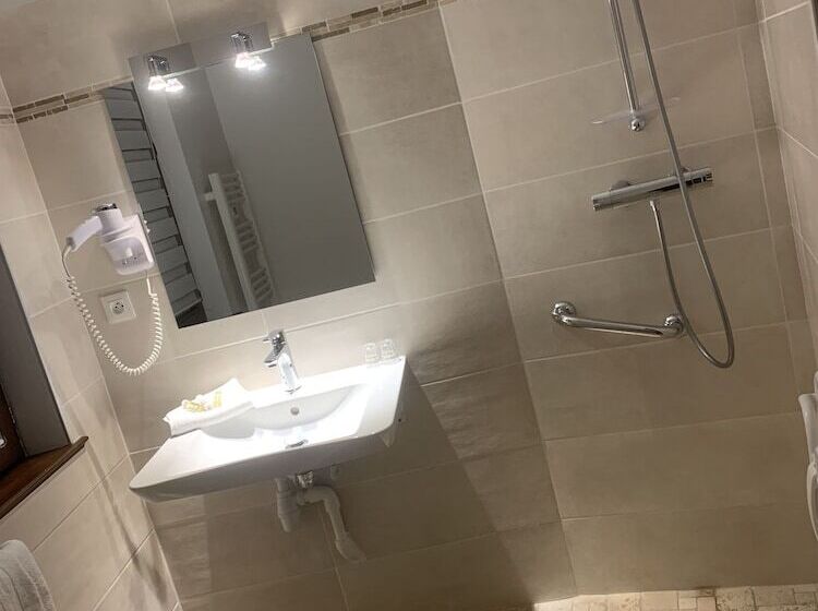 Номер Стандарт, Auberge Du Jeu D Arc