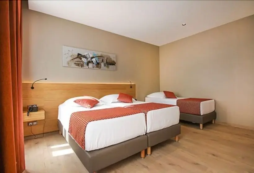 Standard Kolmen Hengen Huone, Le Castel D Alti