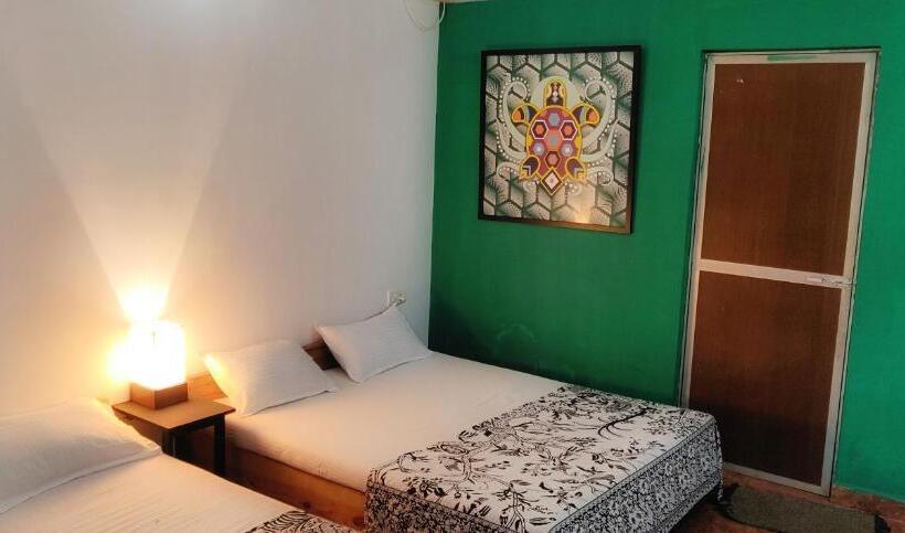 غرفة قياسية مزوَّدة بشُرفة, Anjuna Hideout