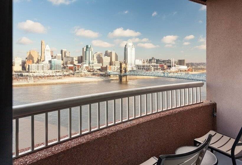 전망 스탠다드 룸 더블 침대, Cincinnati Marriott At Rivercenter