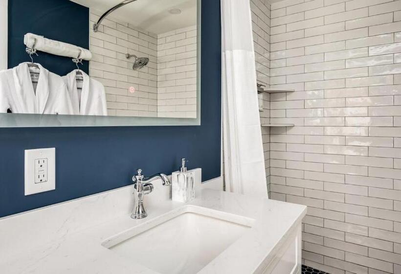 디럭스 룸 킹사이즈 침대, Martin Hill Inn