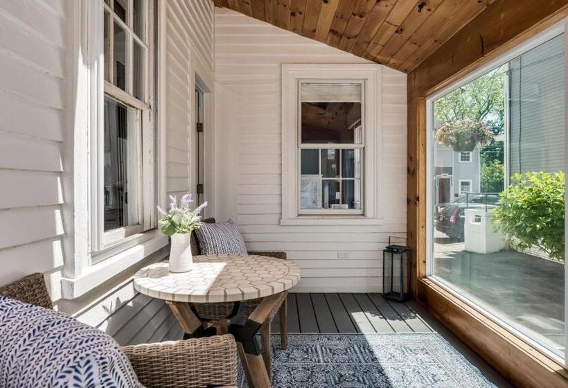 디럭스 룸 킹사이즈 침대, Martin Hill Inn