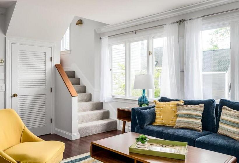 스위트 킹사이즈 침대, Martin Hill Inn