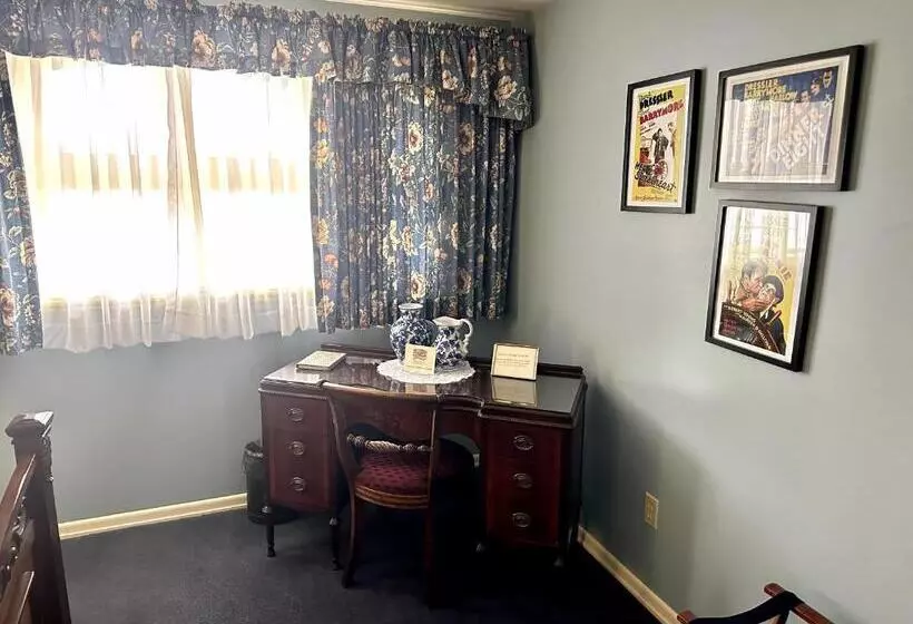 Deluxe Suite King Bed, Montague Inn Bed & Breakfast