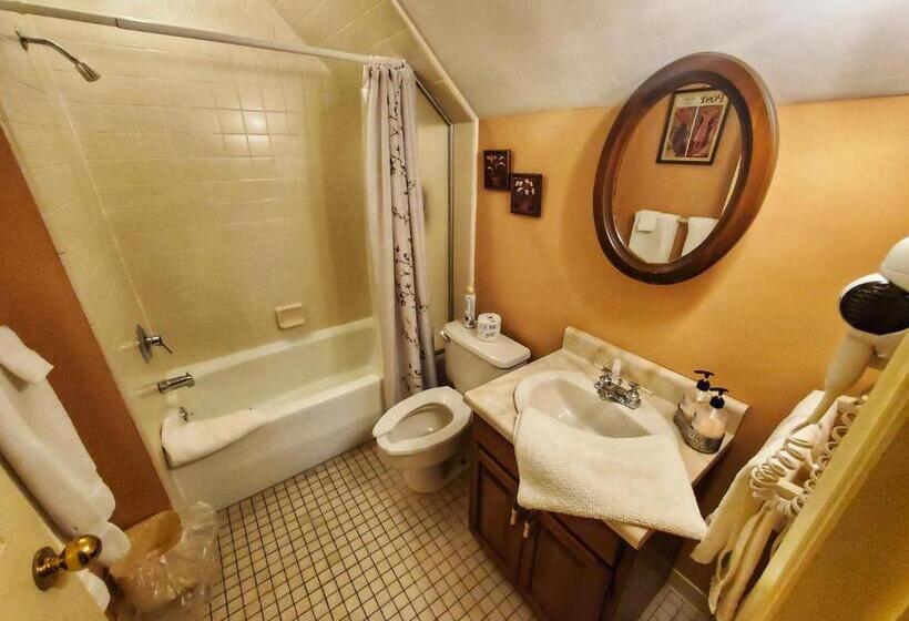 جناح جونيور, Montague Inn Bed & Breakfast