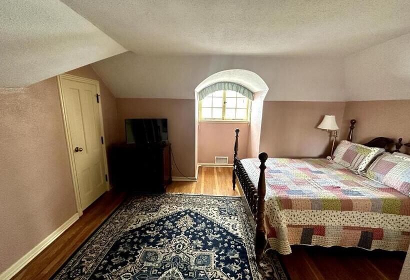 جناح, Montague Inn Bed & Breakfast