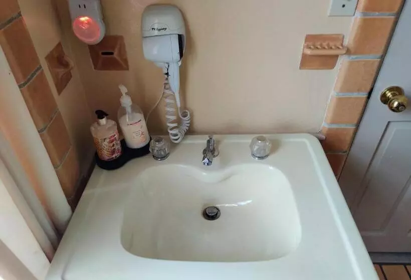سوئیت با تخت بزرگ, Montague Inn Bed & Breakfast