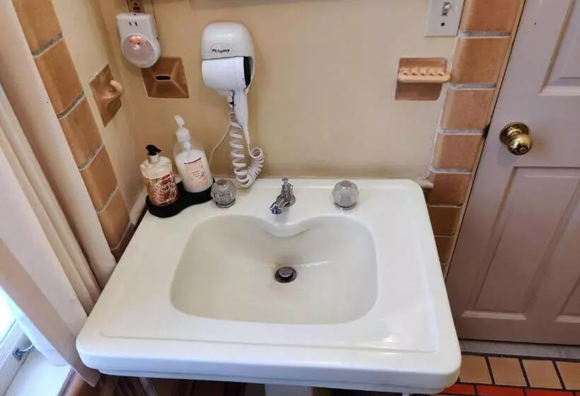 سوئیت با تخت بزرگ, Montague Inn Bed & Breakfast