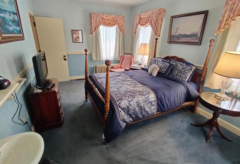 جناح مزود بجاكوزى, Montague Inn Bed & Breakfast