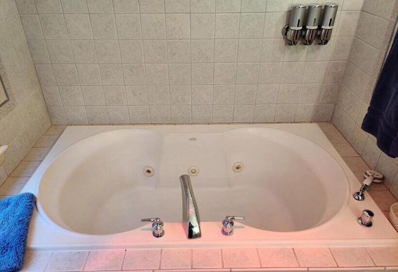 جناح مزود بجاكوزى, Montague Inn Bed & Breakfast