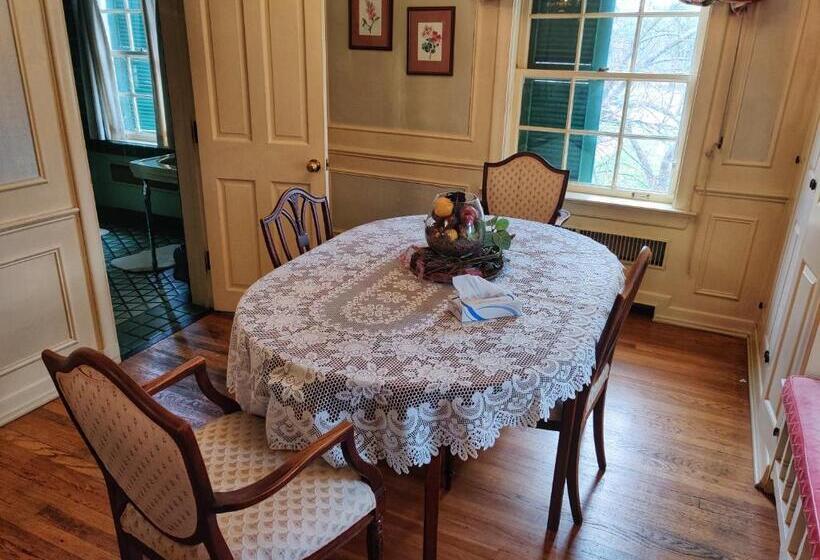 إستوديو قياسى سرير كينج, Montague Inn Bed & Breakfast