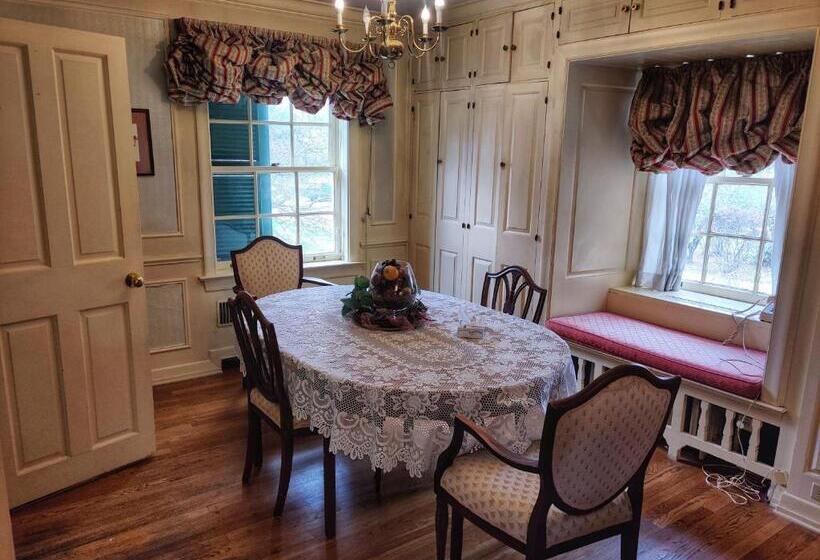 إستوديو قياسى سرير كينج, Montague Inn Bed & Breakfast