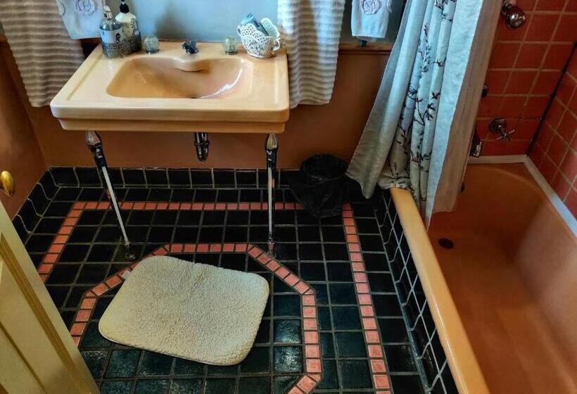 جناح ديلوكس سرير كينج, Montague Inn Bed & Breakfast