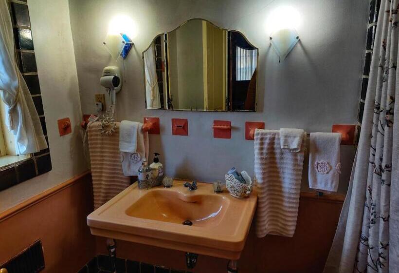 جناح ديلوكس سرير كينج, Montague Inn Bed & Breakfast