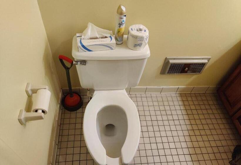 جناح, Montague Inn Bed & Breakfast