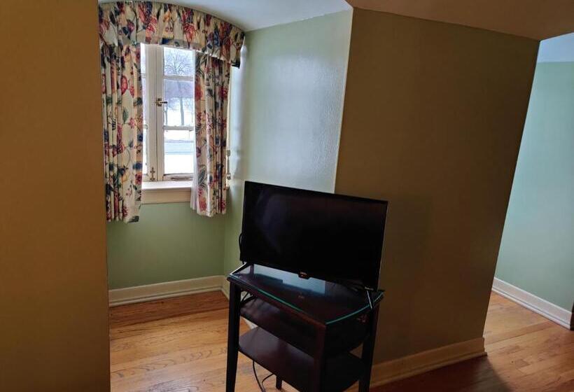 جناح, Montague Inn Bed & Breakfast