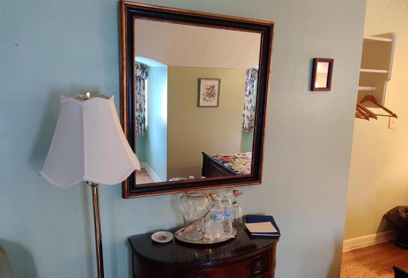 جناح, Montague Inn Bed & Breakfast