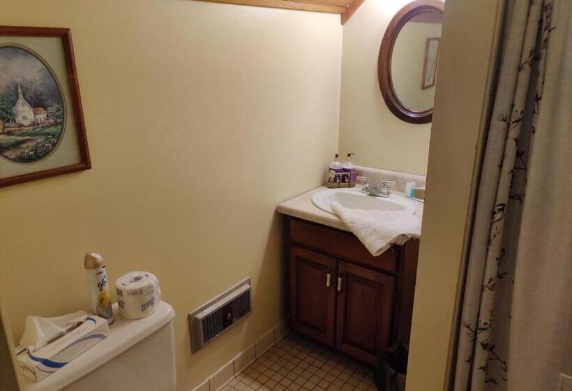 جناح, Montague Inn Bed & Breakfast