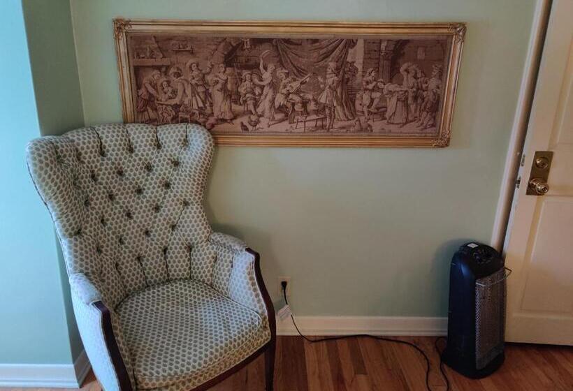 جناح, Montague Inn Bed & Breakfast