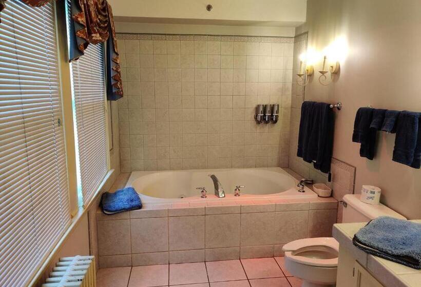 جناح مزود بجاكوزى, Montague Inn Bed & Breakfast