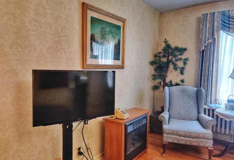 Люкс Deluxe Кровать Кинг, Montague Inn Bed & Breakfast