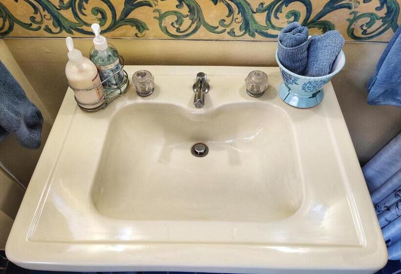 جناح ديلوكس سرير كينج, Montague Inn Bed & Breakfast