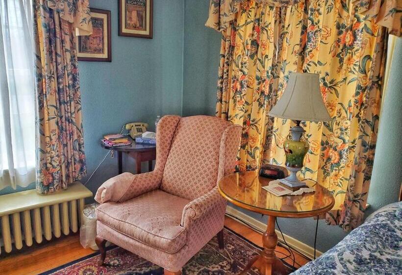 جناح, Montague Inn Bed & Breakfast