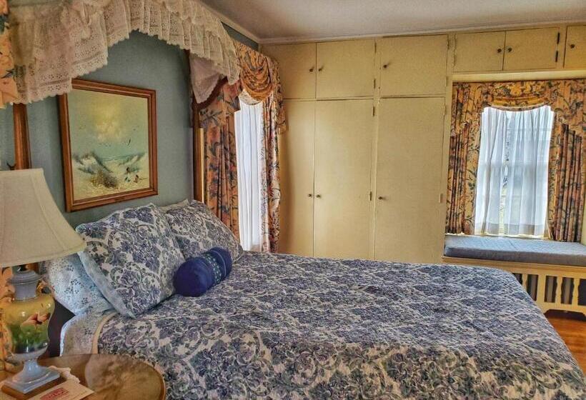 جناح, Montague Inn Bed & Breakfast