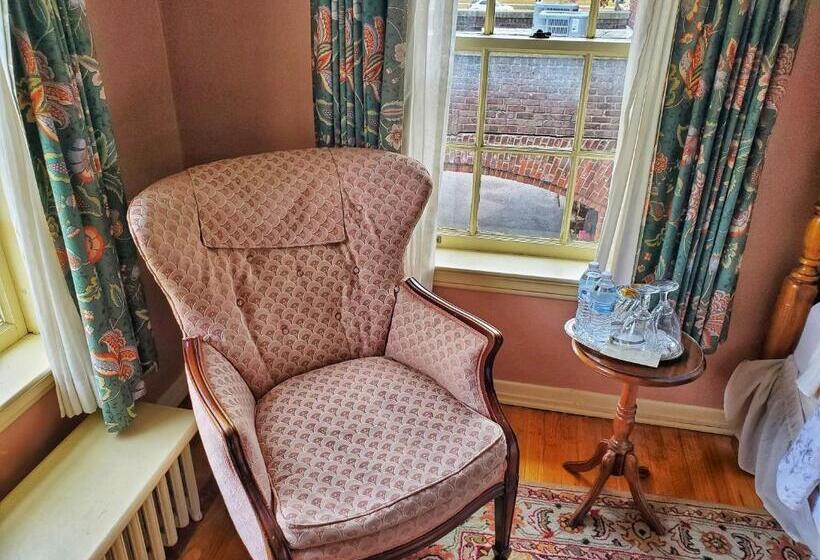 جناح, Montague Inn Bed & Breakfast