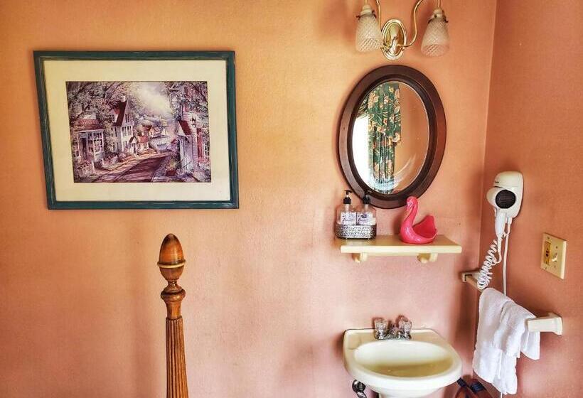 جناح, Montague Inn Bed & Breakfast