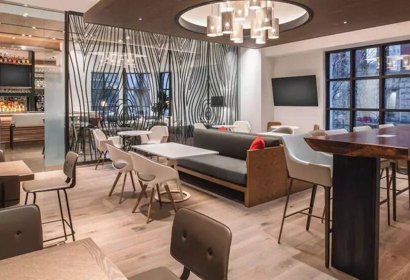 اتاق کلاب, The Bidwell Marriott Portland