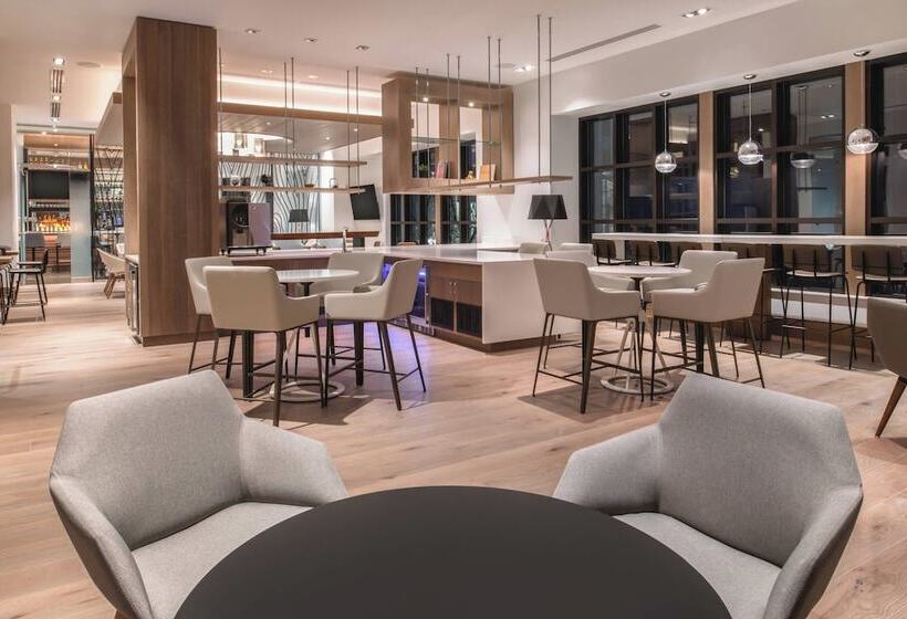Номер Клуб, The Bidwell Marriott Portland