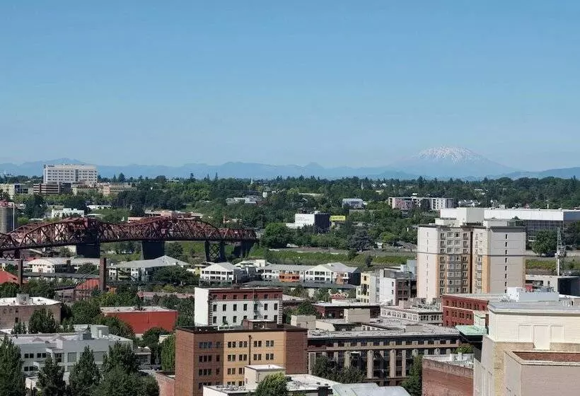 اتاق کلاب, The Bidwell Marriott Portland