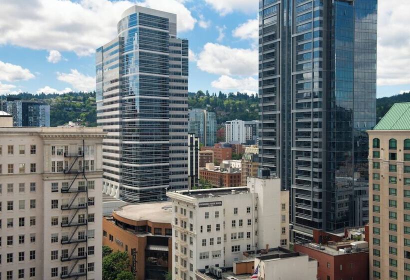 اتاق کلاب, The Bidwell Marriott Portland