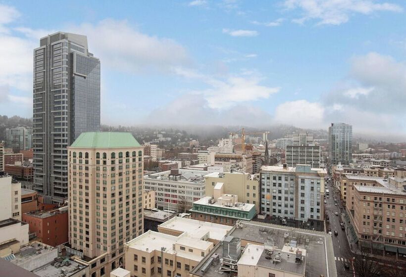 Номер Клуб, The Bidwell Marriott Portland