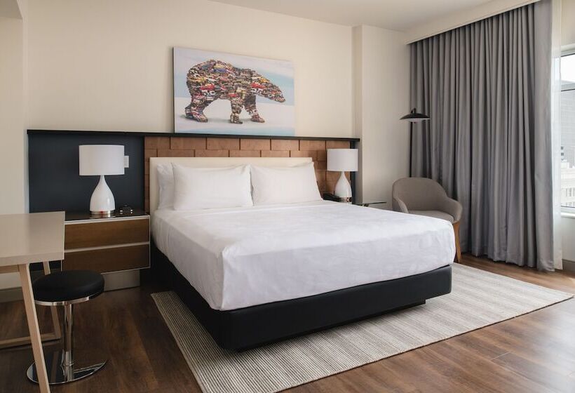 اتاق کلاب, The Bidwell Marriott Portland