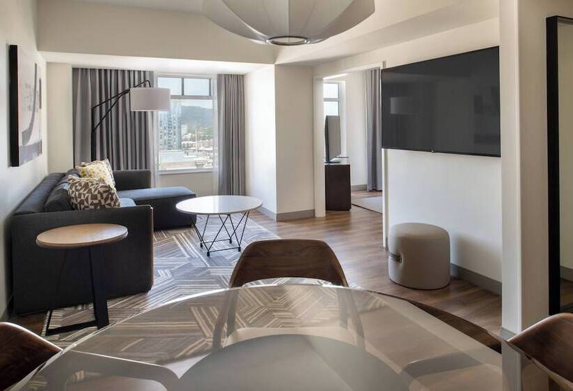 اتاق کلاب, The Bidwell Marriott Portland