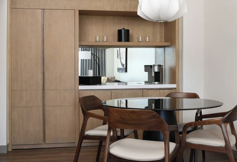 Номер Клуб, The Bidwell Marriott Portland